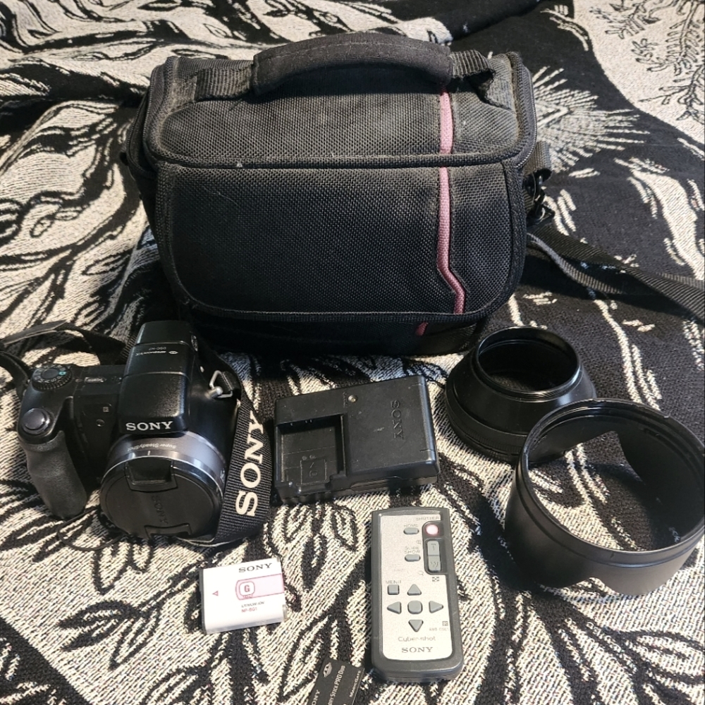 Sony Cyber-shot DSC-H7